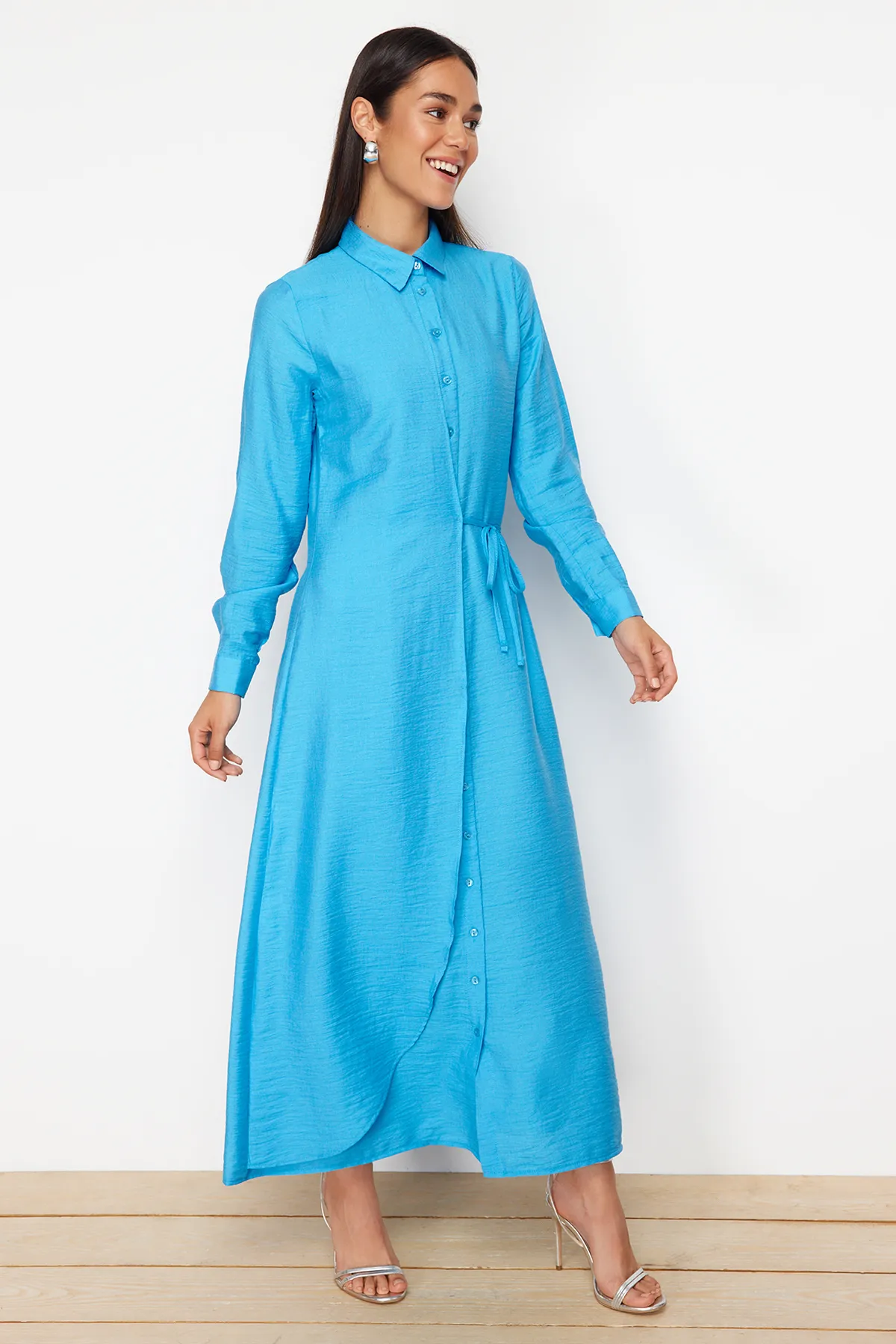 Trendyol Modest  Türkises, seitlich gebundenes, gewebtes Hemdkleid in Leinenoptik TCTSS22EB0025