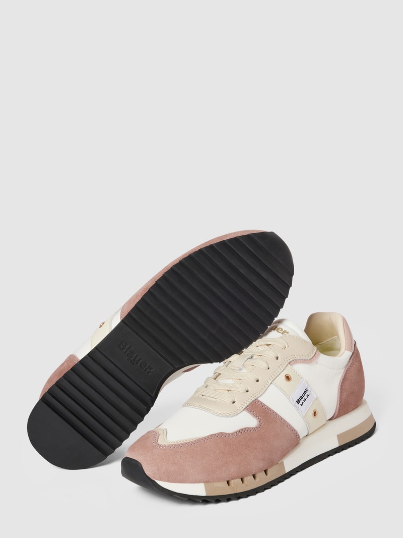 Sneaker mit Label-Details in offwhite