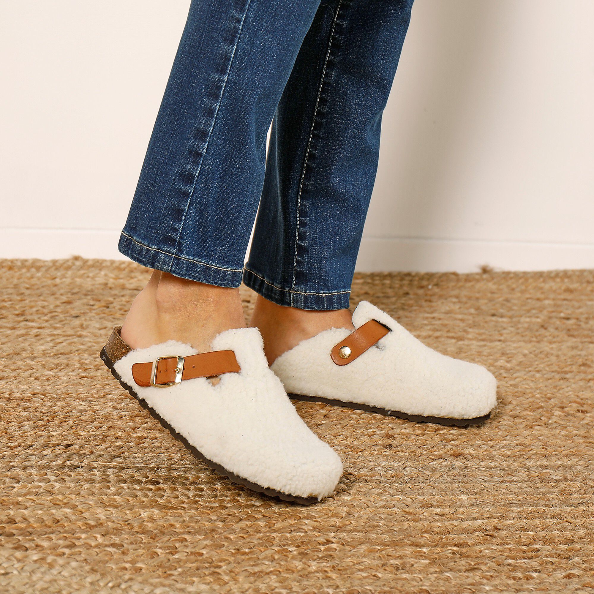 Chaussons sabot en sherpa à bride réglable