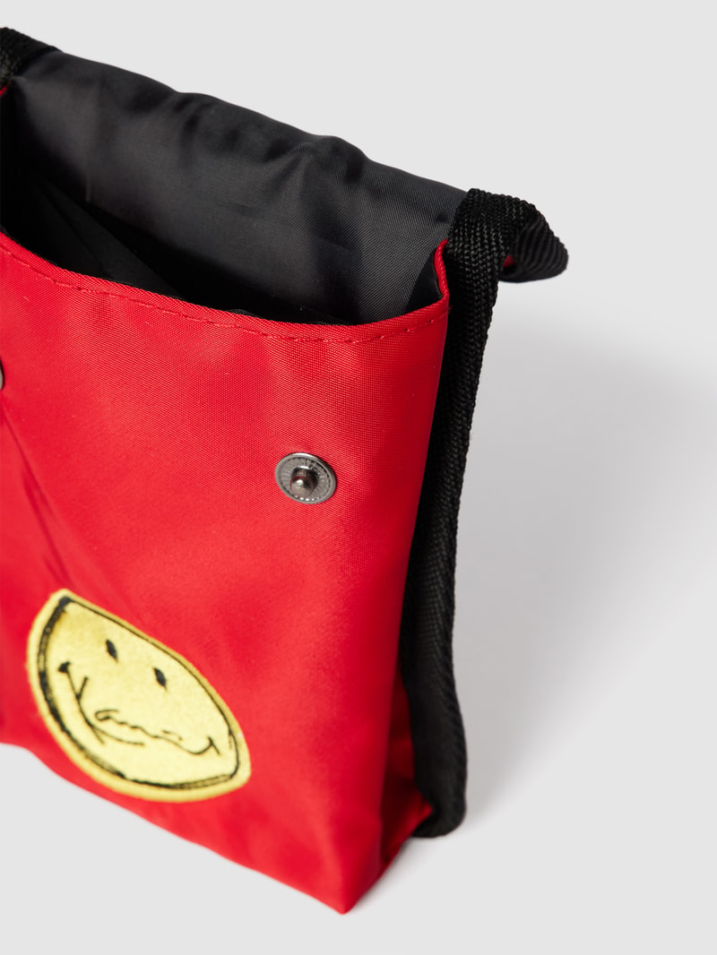 Handytasche mit Motiv-Stitching in rot