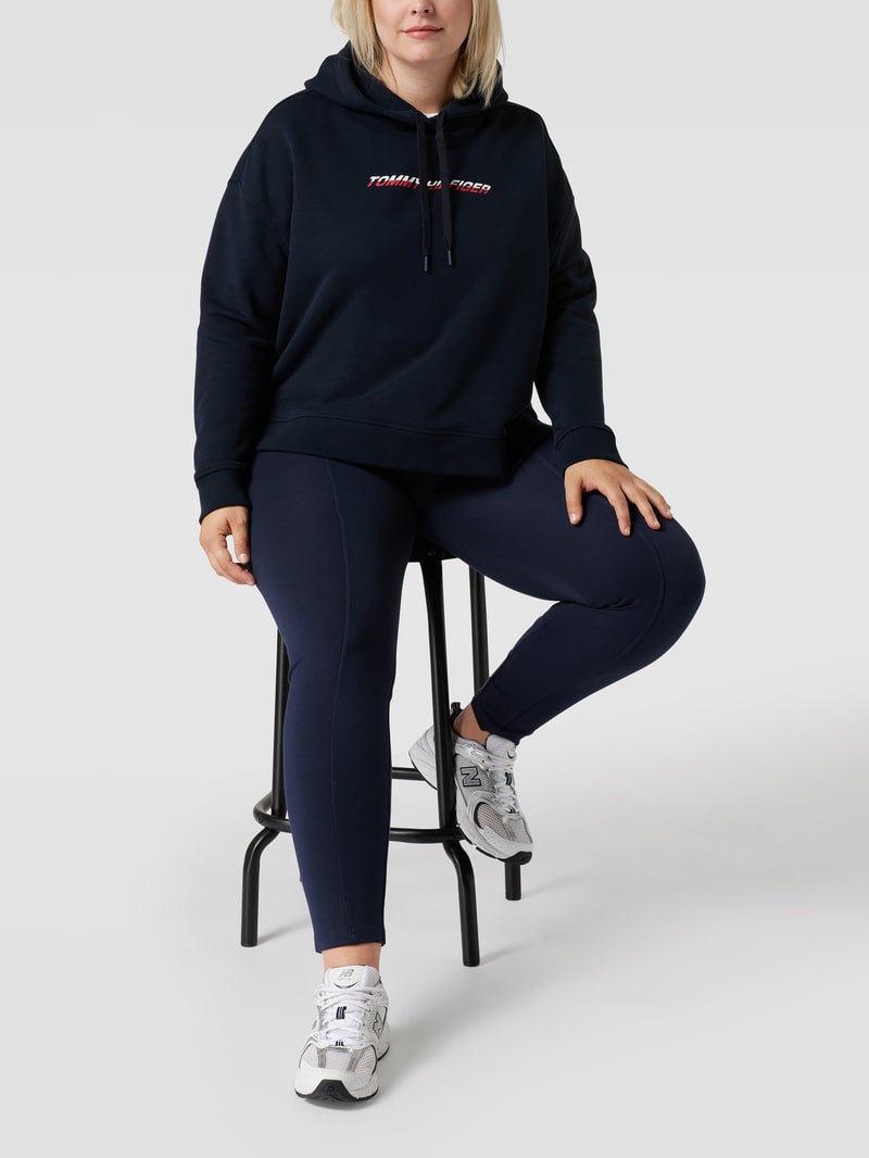 PLUS SIZE Hoodie mit Label-Print in marineblau