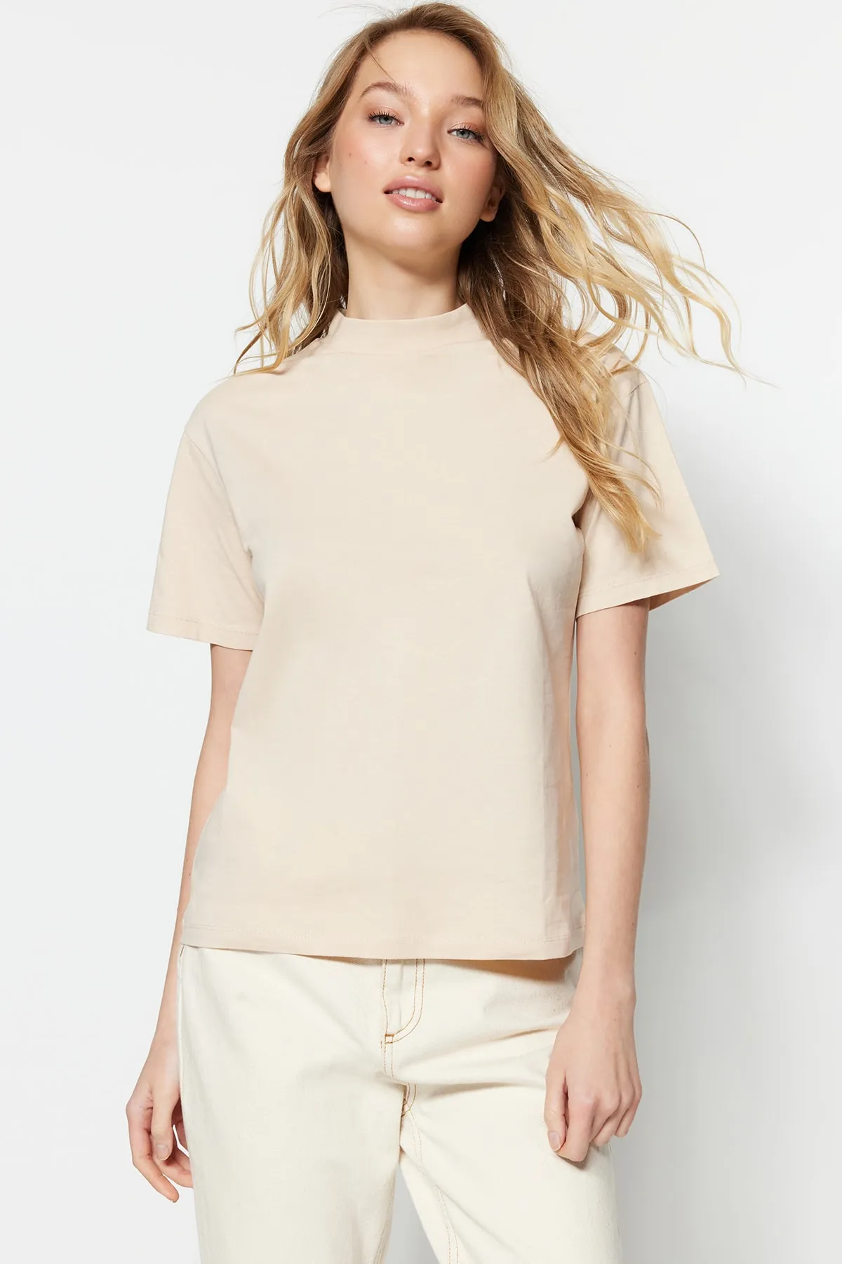 Trendyol Collection  Braun-Beige 2er-Pack Basic-Strick-T-Shirts mit Stehkragen aus 100 % Baumwolle TWOSS20TS1500