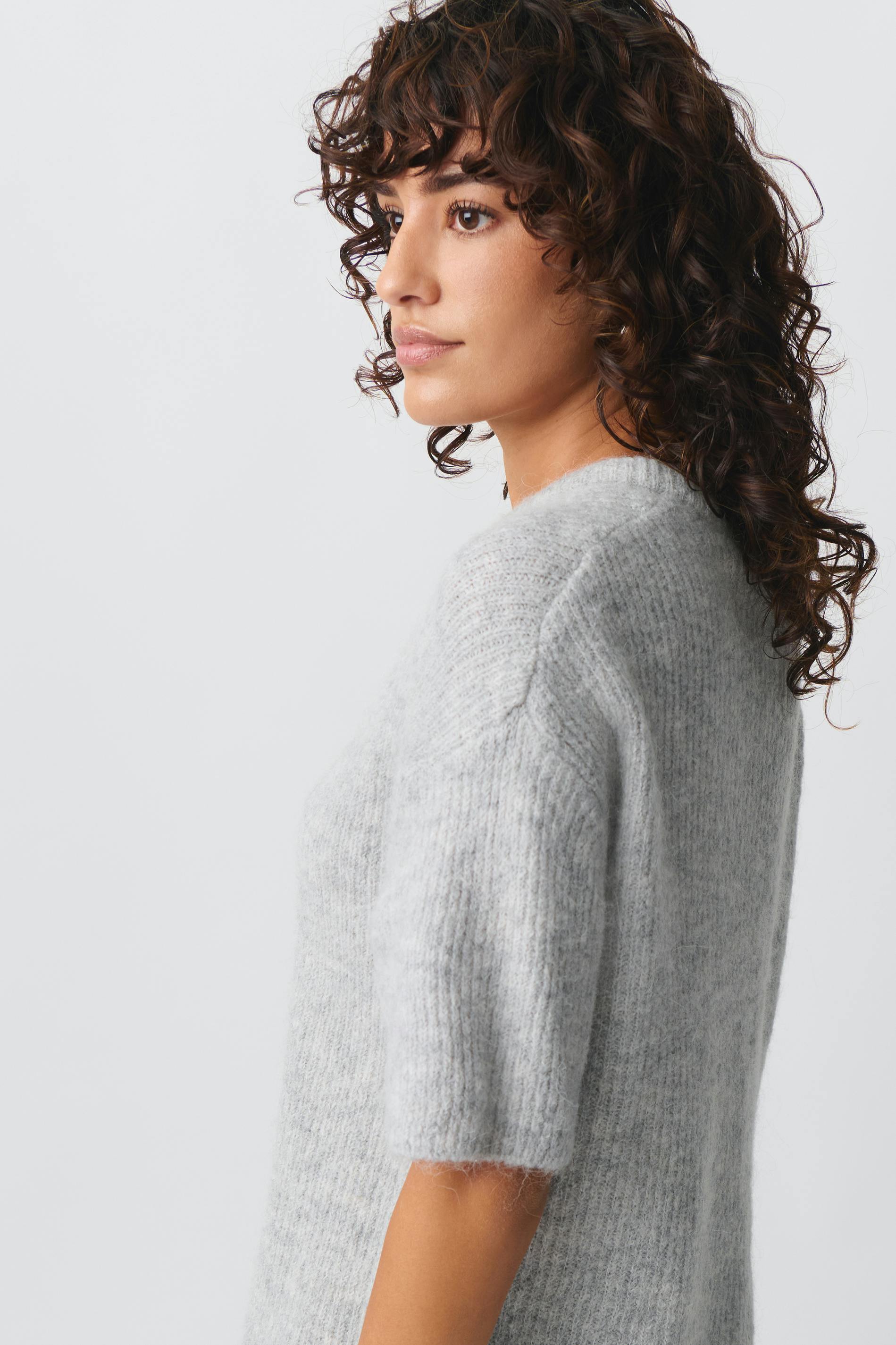 Short sleeve knitted cardigan