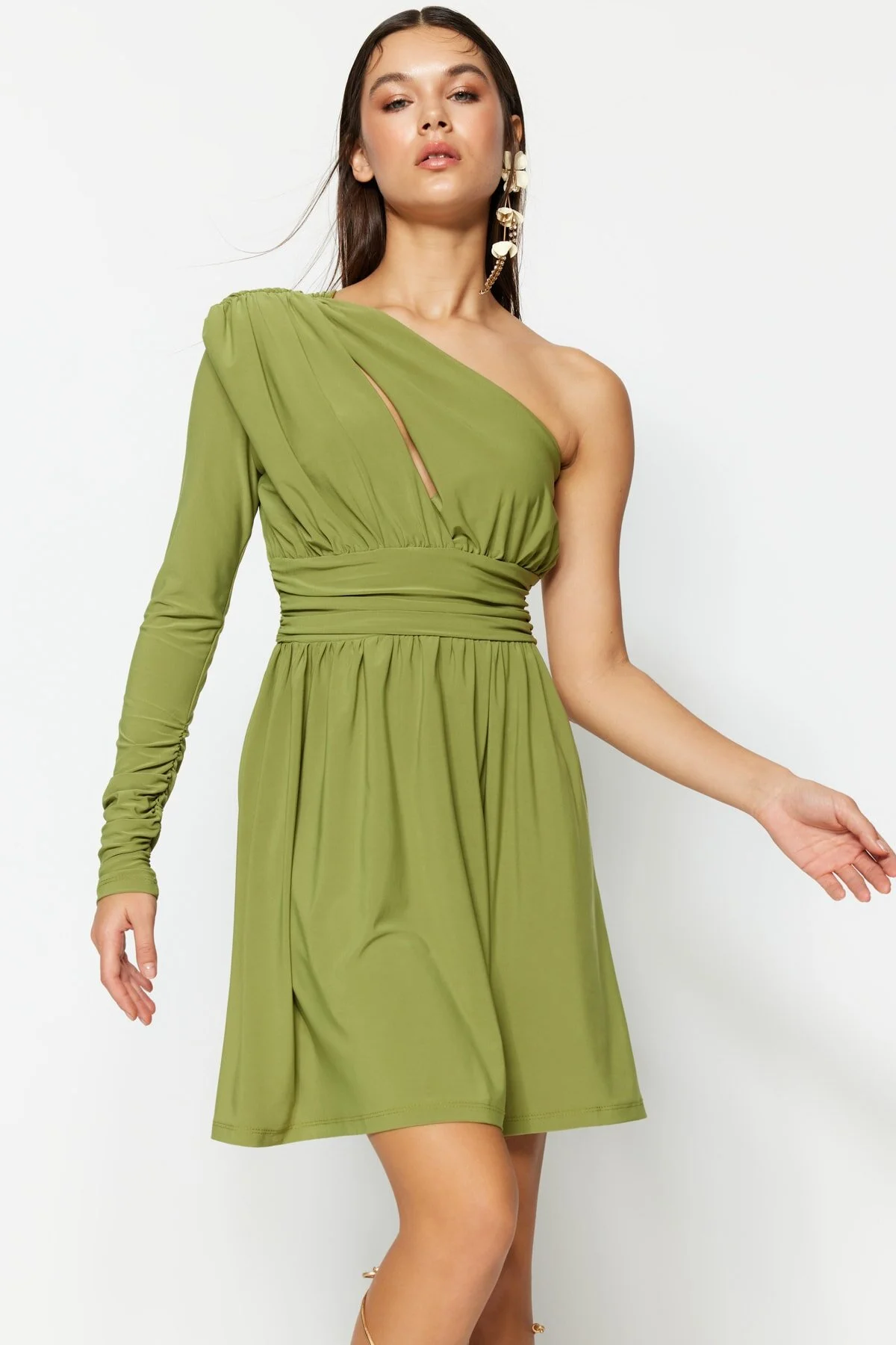 Trendyol Collection  Hellgrünes Abendkleid mit offener Taille/Skater-Strickfenster/Ausschnitt und detailliertem Ausschnitt TPRSS23EL00032