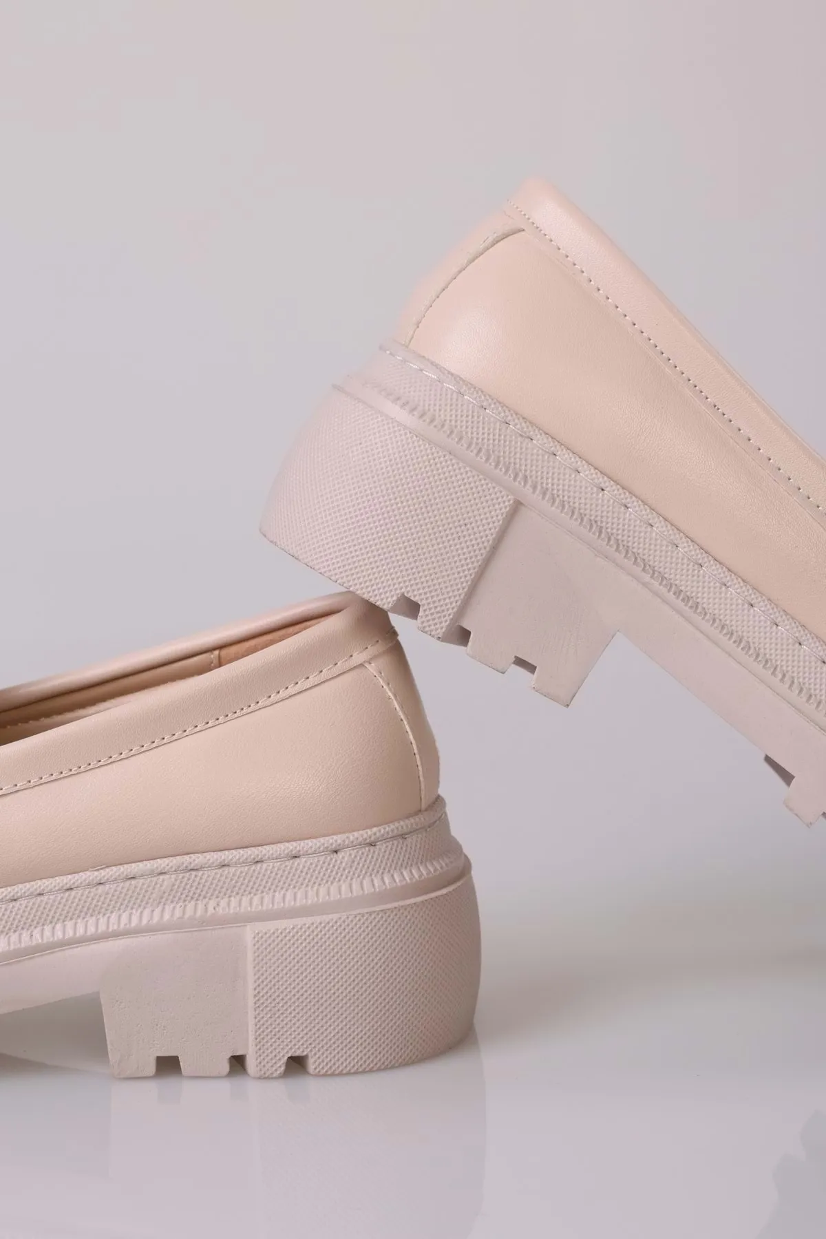 Shoeberry  Damen-Loafer „Luis Beige Skin Daily“ mit dicker Sohle und Schnalle