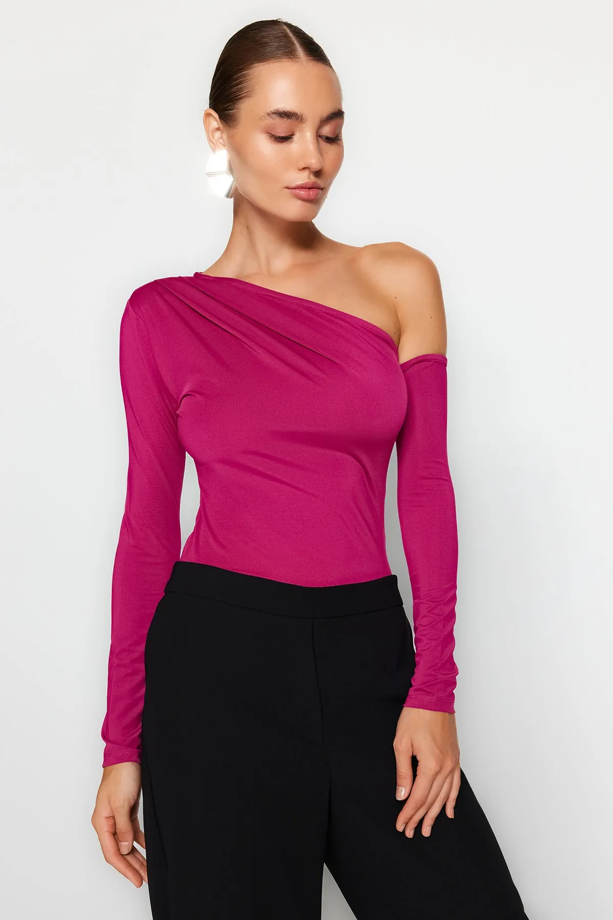 Trendyol Collection  Fuchsia Asymmetrischer Kragen Langarm Stretch Strick Body mit Druckknöpfen TWOAW22BD0080