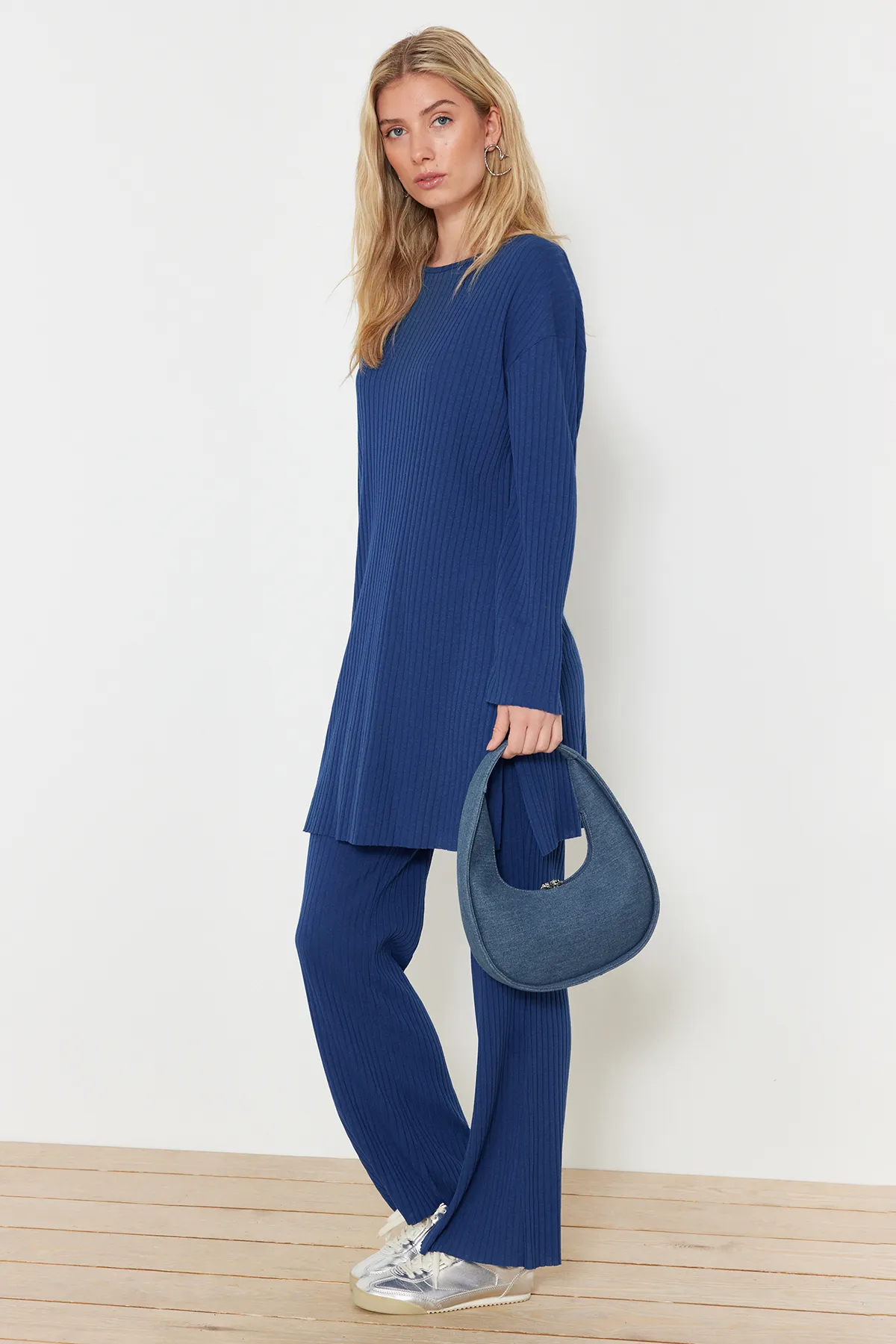 Trendyol Modest  Marineblaues Camisole-Set aus gestricktem Oberteil und Unterteil TCTSS24US00060