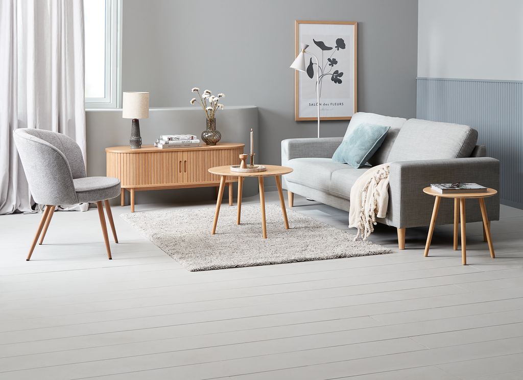 LYNGVIG TV-skap LYNGVIG 120cm 2 sidedører med rulleskodder, naturlig eik