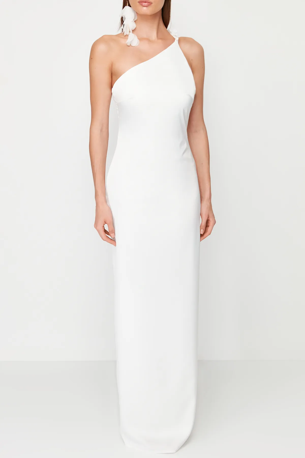 Trendyol Collection  Weißes Hochzeits-/Nikah-Abendkleid mit Rosendetails in Weiß TPRSS24AE00029