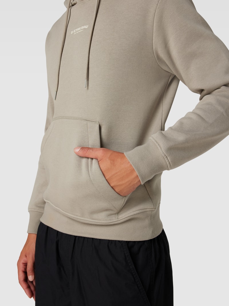 Hoodie mit Känguru-Tasche und Label-Print in beige