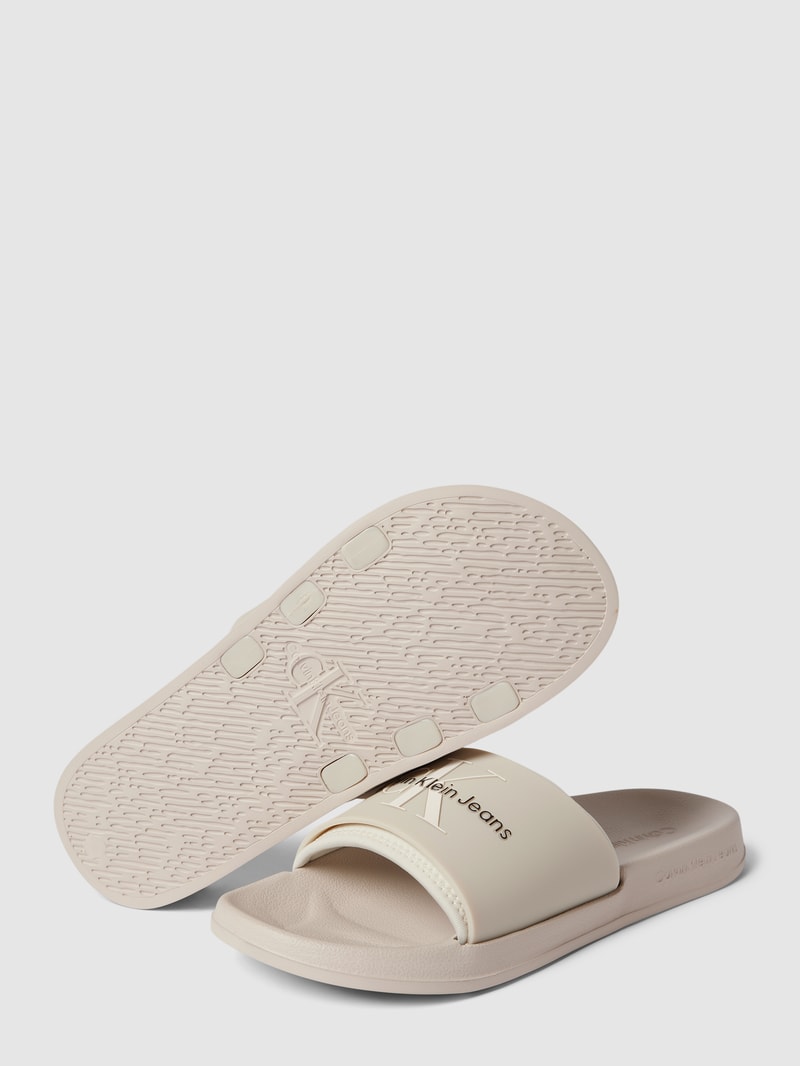 Slides mit Label-Print in beige
