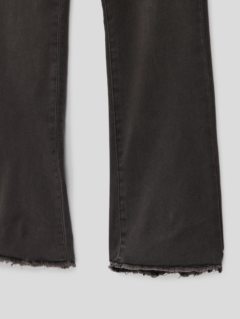 Jeans mit ausgefransten Abschlüssen in dunkelgrau