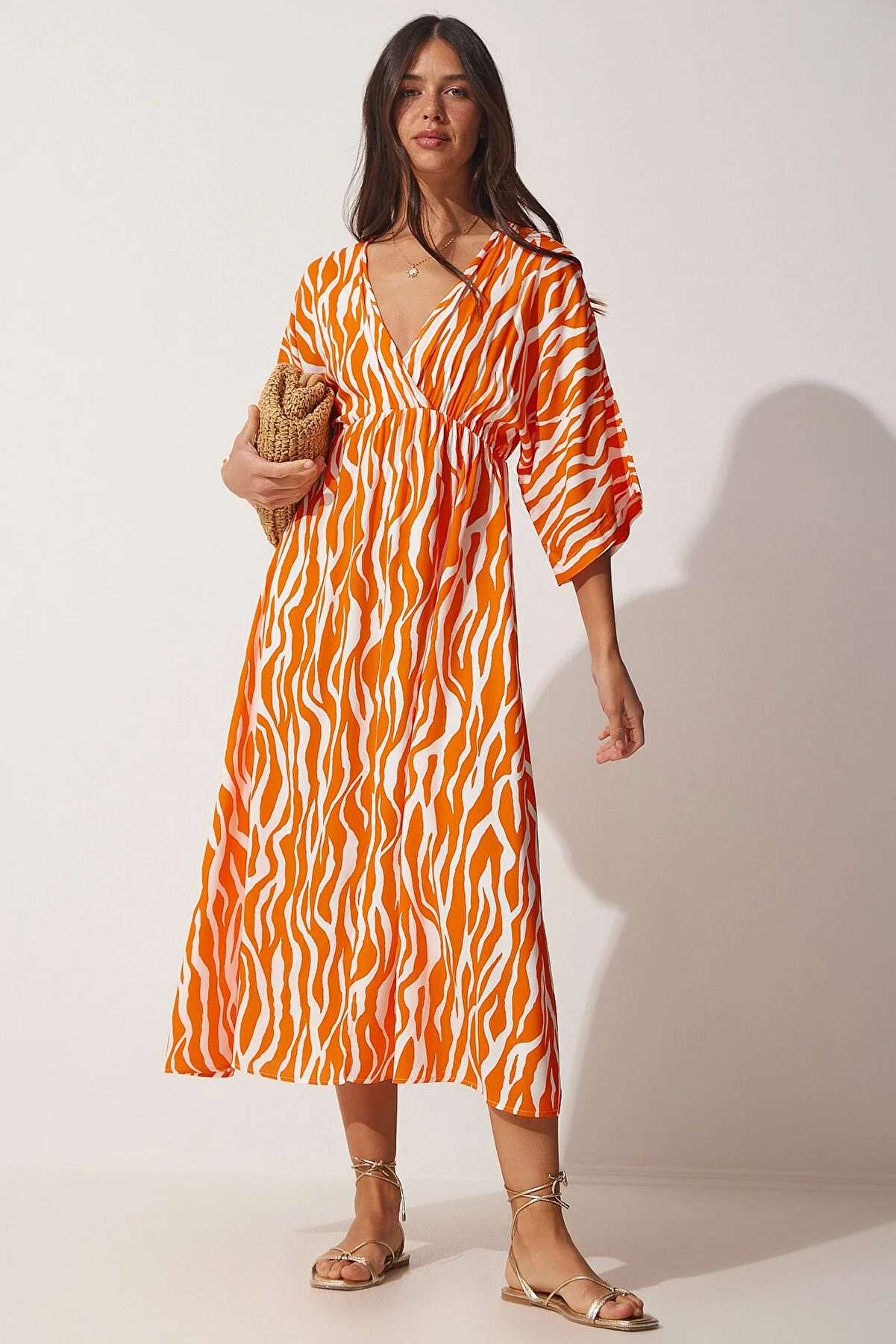 Happiness İstanbul  Orangefarbenes, langes Viskose-Sommerkleid mit tiefem V-Ausschnitt für Damen CI00081