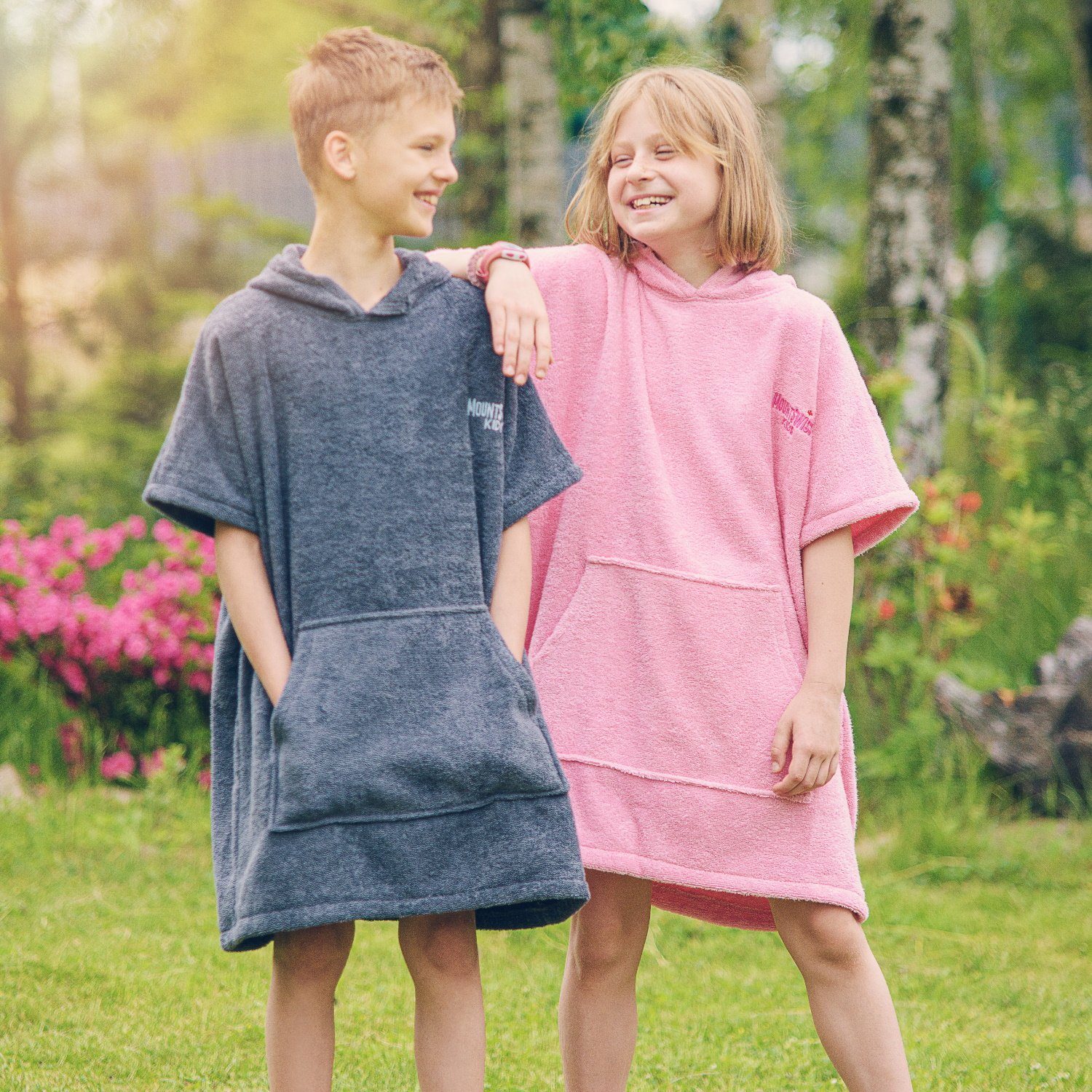 Mount Swiss Bademantel Mount Swiss Kinder Bade-Poncho aus Baumwolle I flauschiger Badehoodie, Baumwolle, Kapuze, mit Kapuze und Bauchtasche