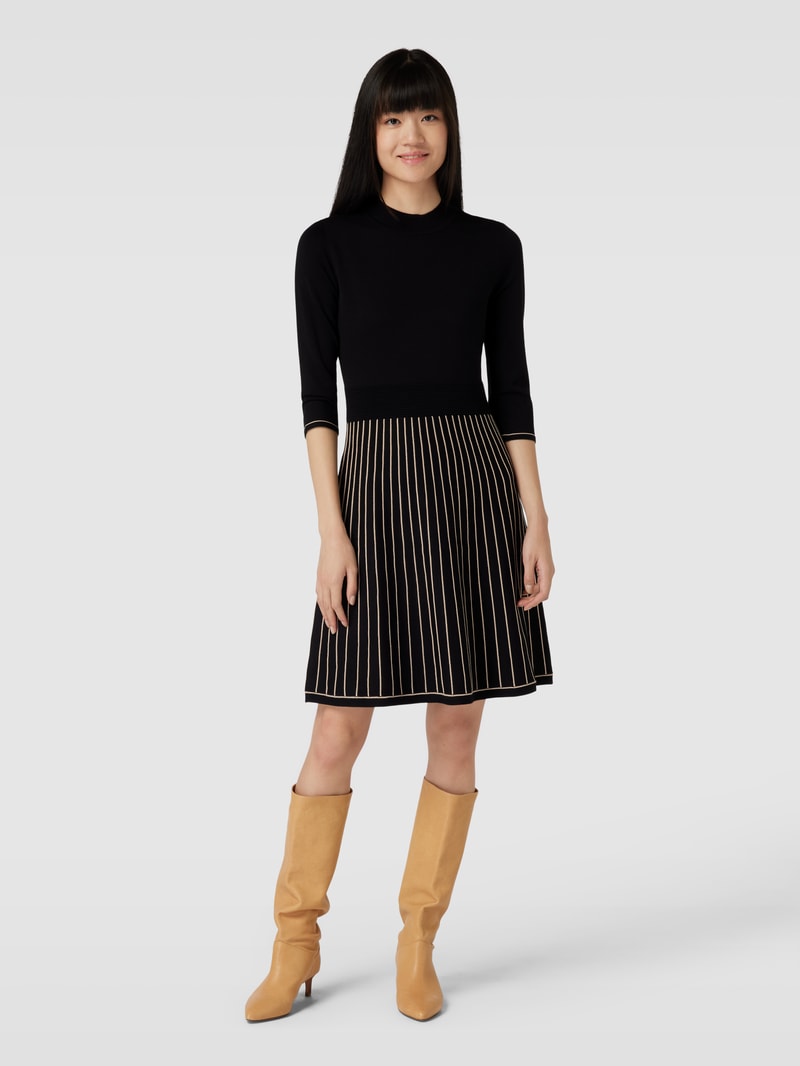 Knielnages Kleid mit 3/4-Arm in schwarz