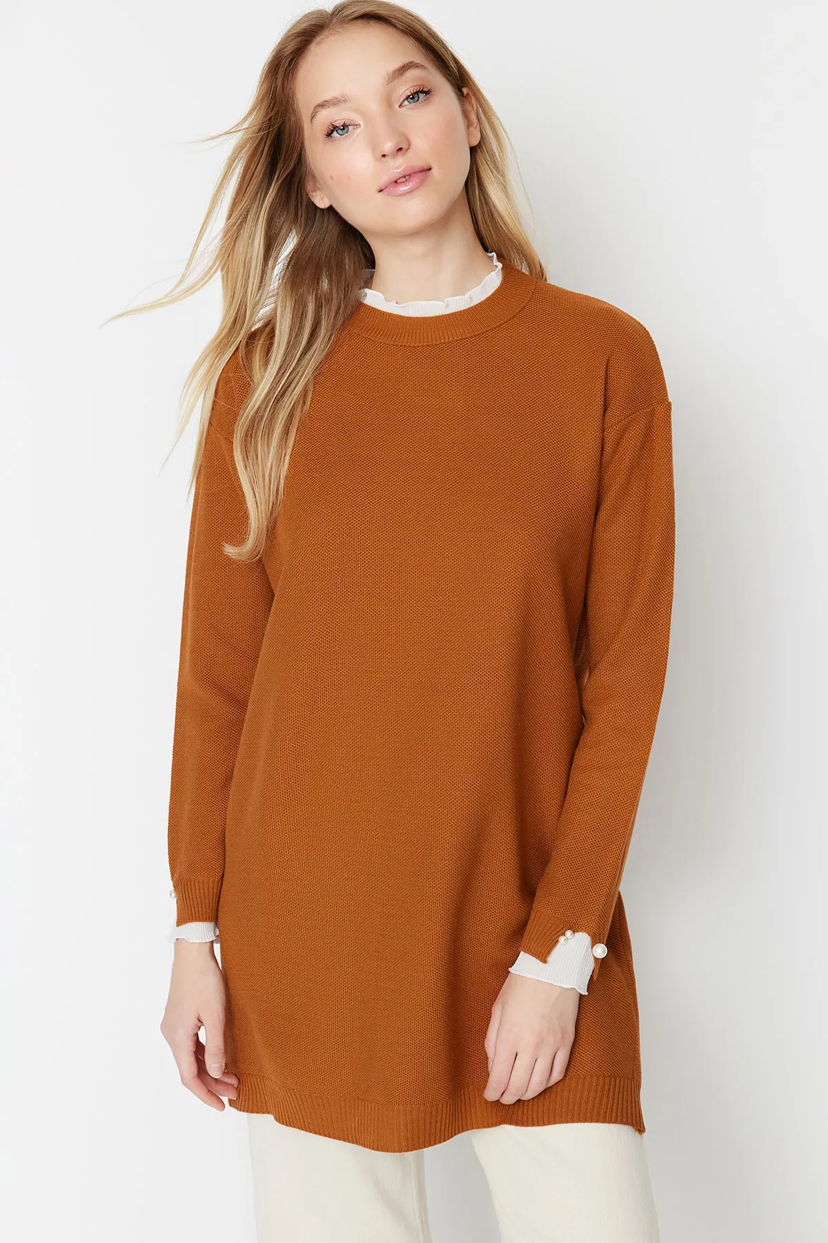 Trendyol Modest  Strickpullover mit Perlendetails und Fliesenärmeln TCTAW23AK00027