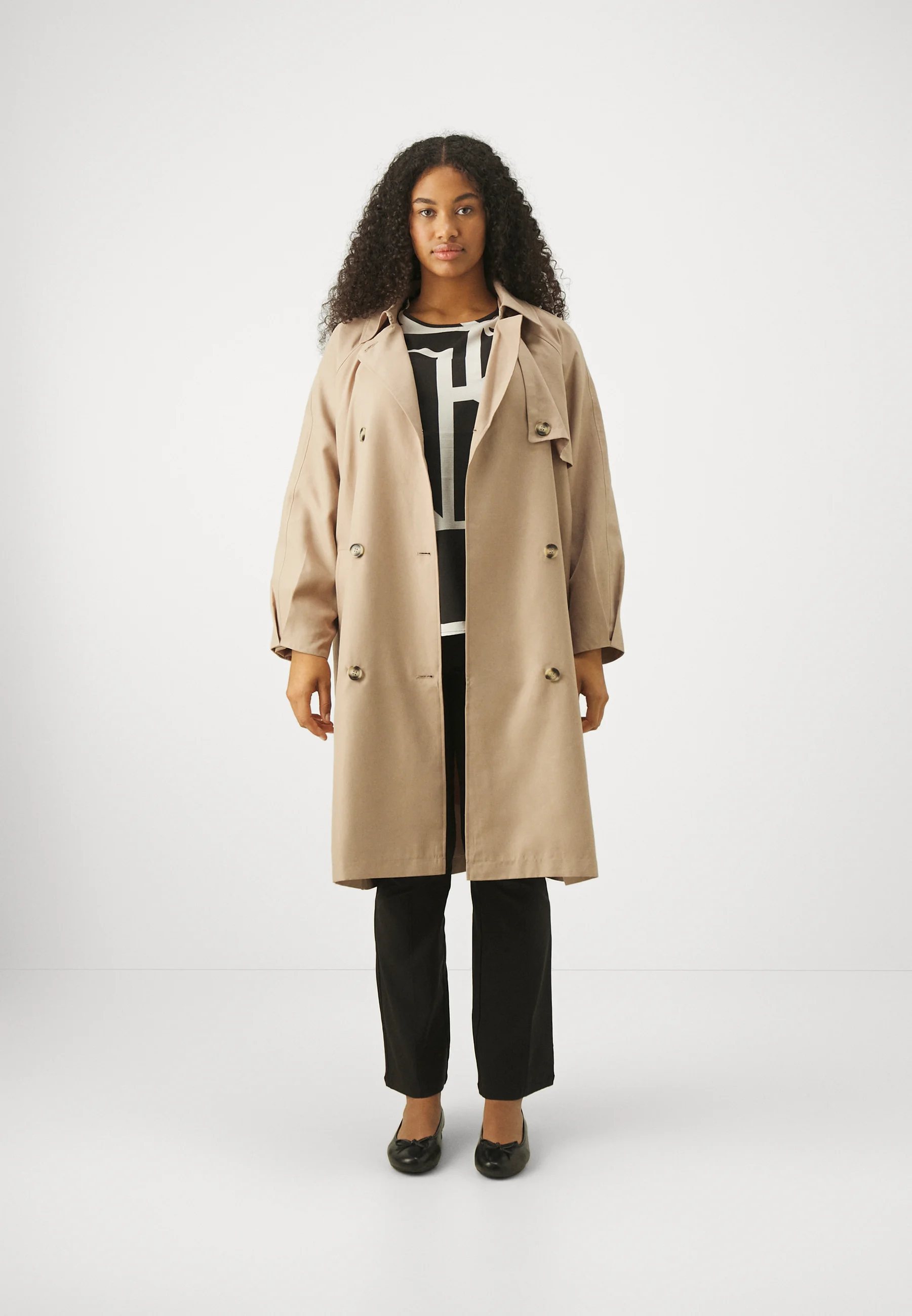 Vero Moda Curve VMCDOREEN LONG - Gabardina