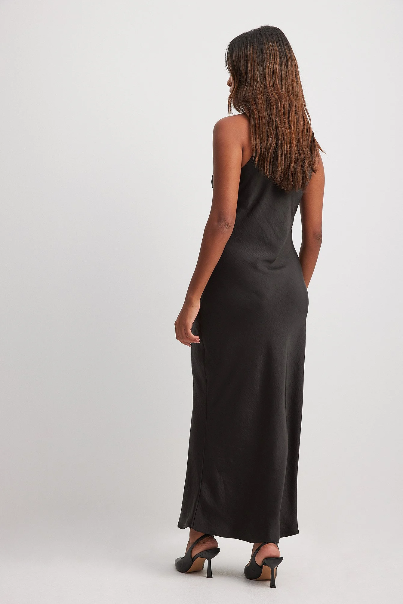 Satin-Slipkleid mit Schrägschnitt