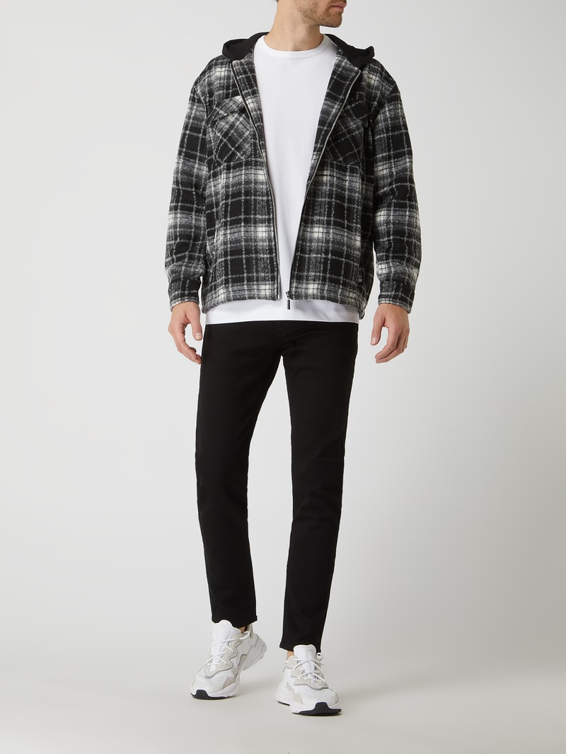 Slim Fit Jeans mit Stretch-Anteil in schwarz