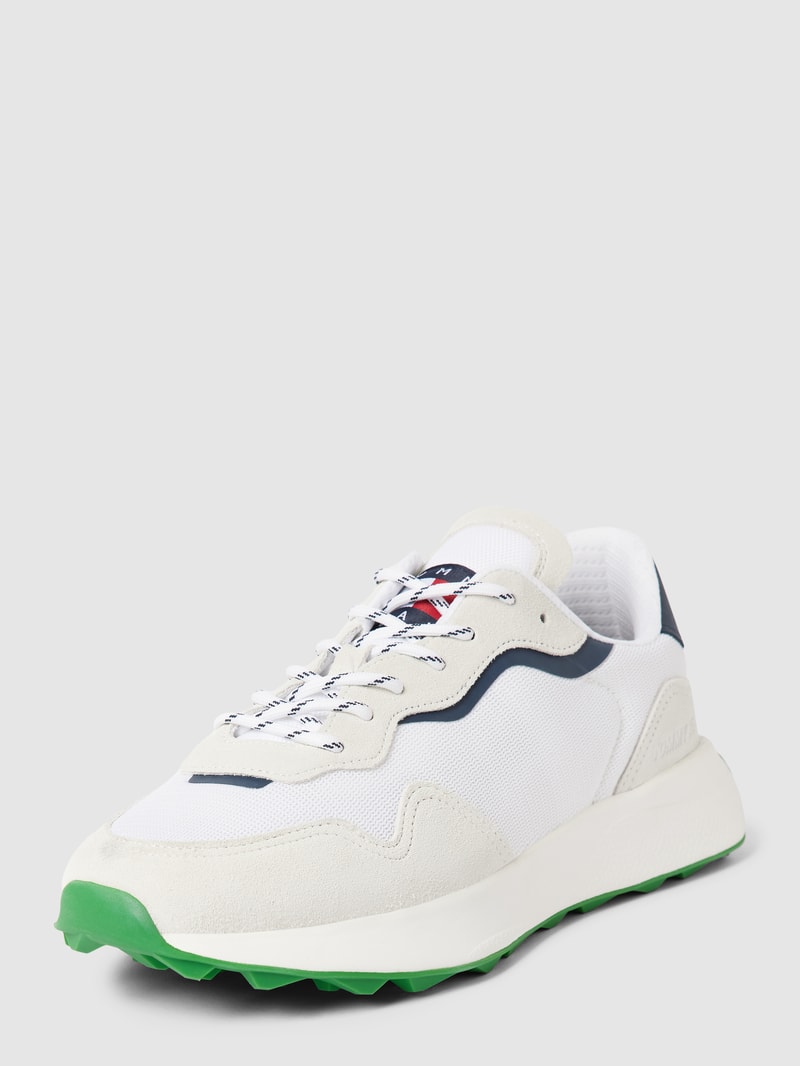 Sneaker mit Label-Details in weiß