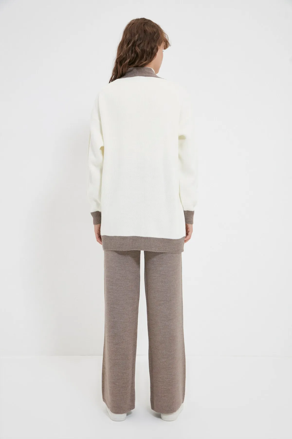 Trendyol Modest  Strickset mit Strickjacke und Hose in Nerzgelb mit Streifendetail TCTAW22AU0156