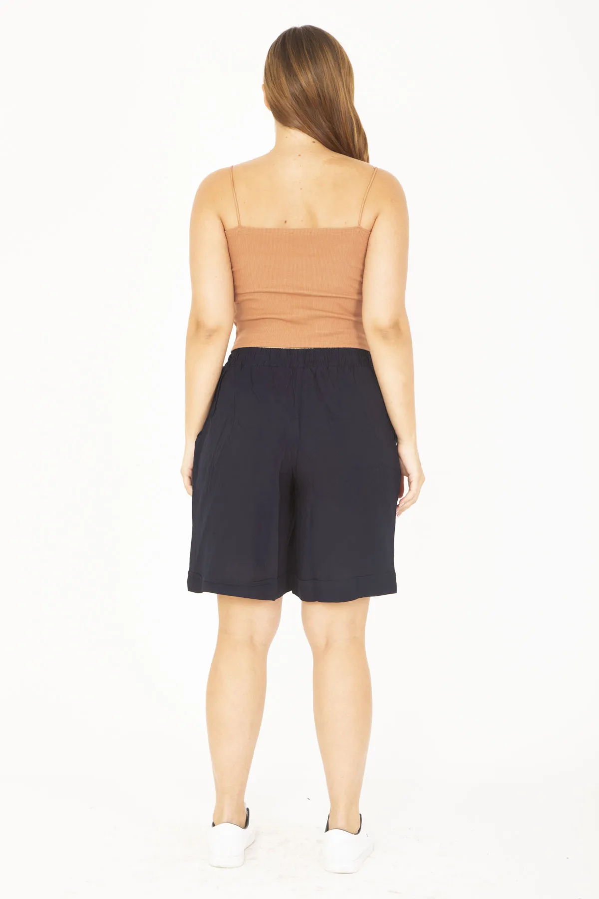 Şans  Große Damen-Shorts aus gewebtem Viskosestoff in Marineblau mit elastischem Bund 65N36801