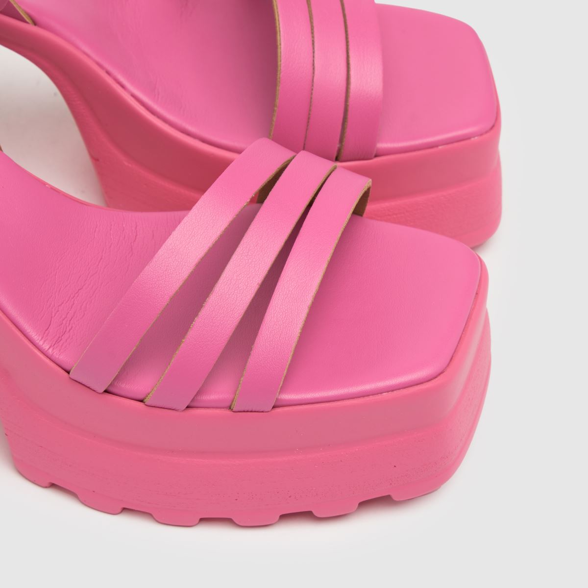 Schuh Sofia platformos magassarkú rózsaszínben