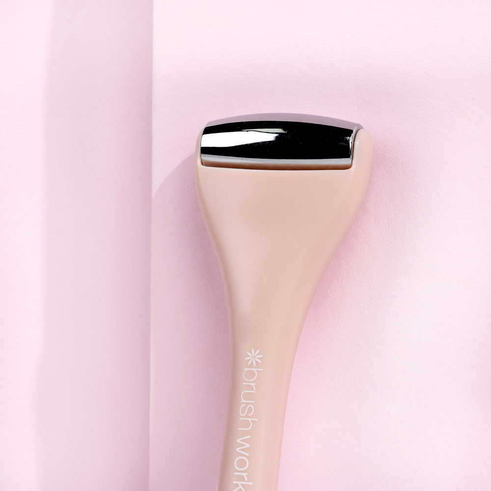 Brushworks Rouleau de massage de cryothérapie pourle visage Roll-on-visage