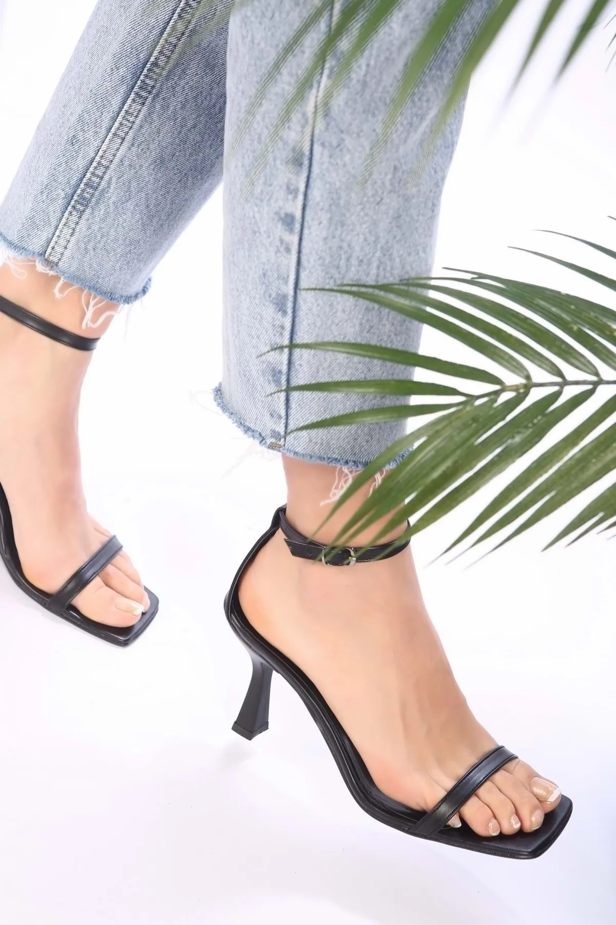 Shoeberry  Sesa Black Skin Single Strap Heeled-Schuhe für Damen