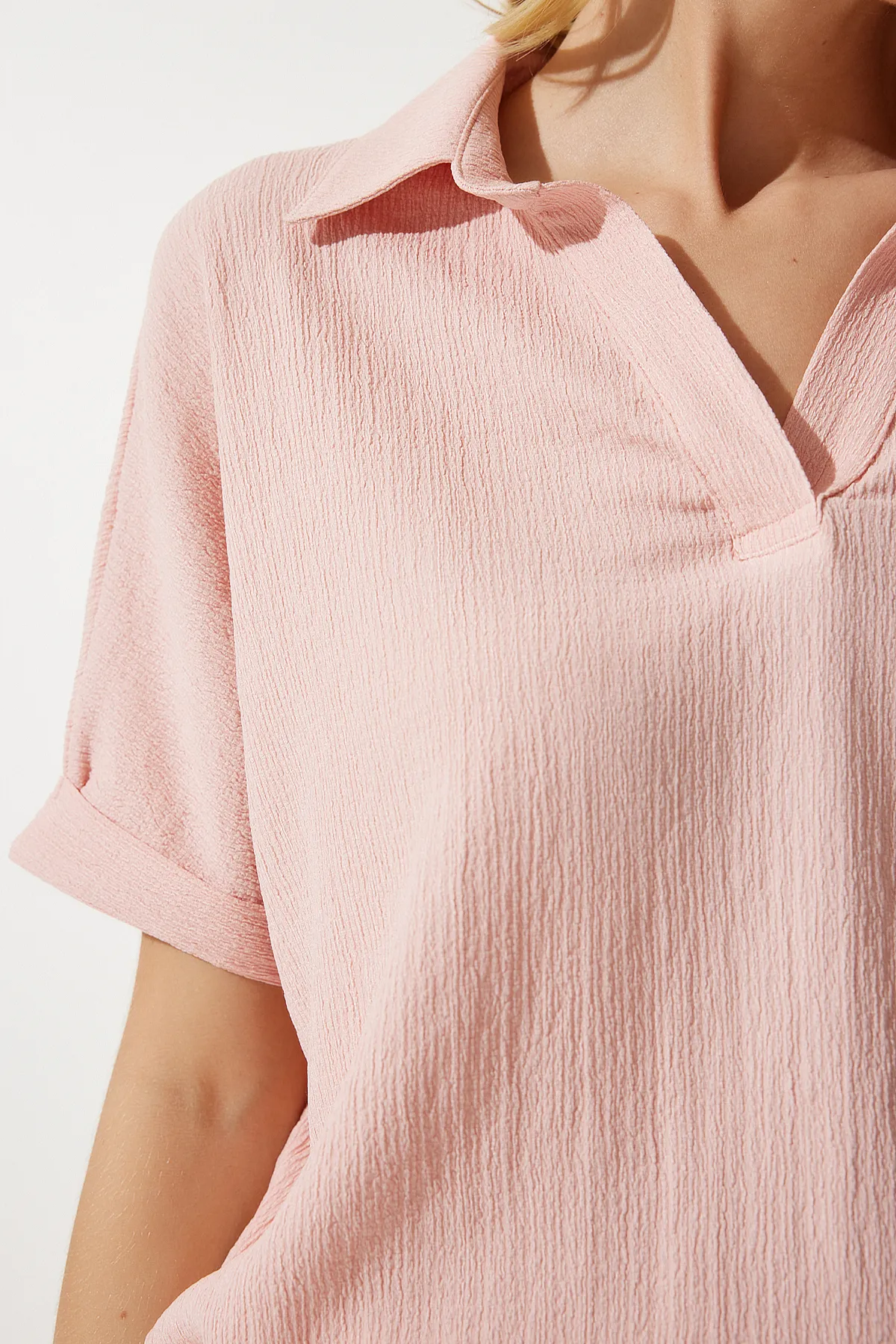 Happiness İstanbul  Hellrosa gestrickte Crinkle-Bluse mit Rollkragen für Damen DD01299