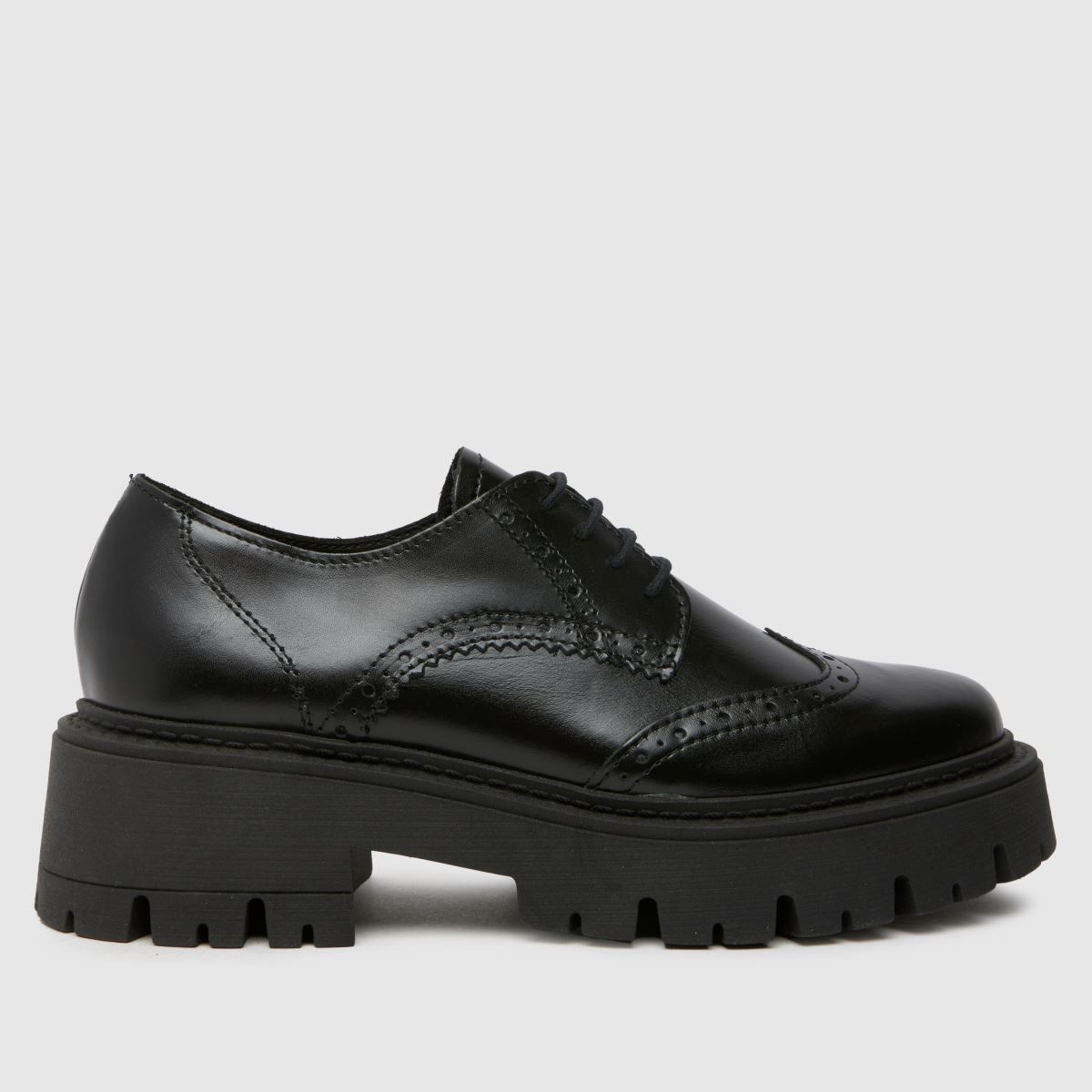 Schuh Liora debeli brogue ravni čevlji v črni barvi