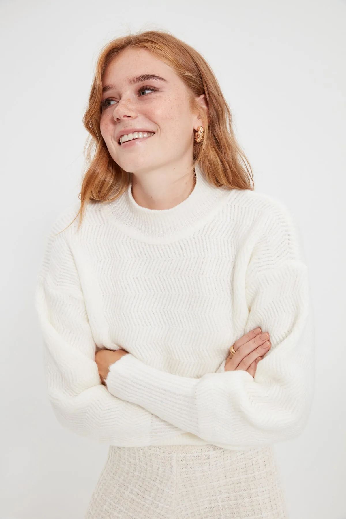 Trendyol Collection  Ecrufarbener, weich strukturierter Basic-Strickpullover TWOAW21KZ0204