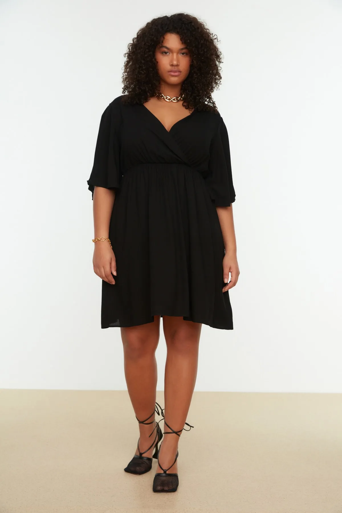 Trendyol Curve  Schwarzes gewebtes zweireihiges Kleid mit Verschluss TBBSS22EL0540