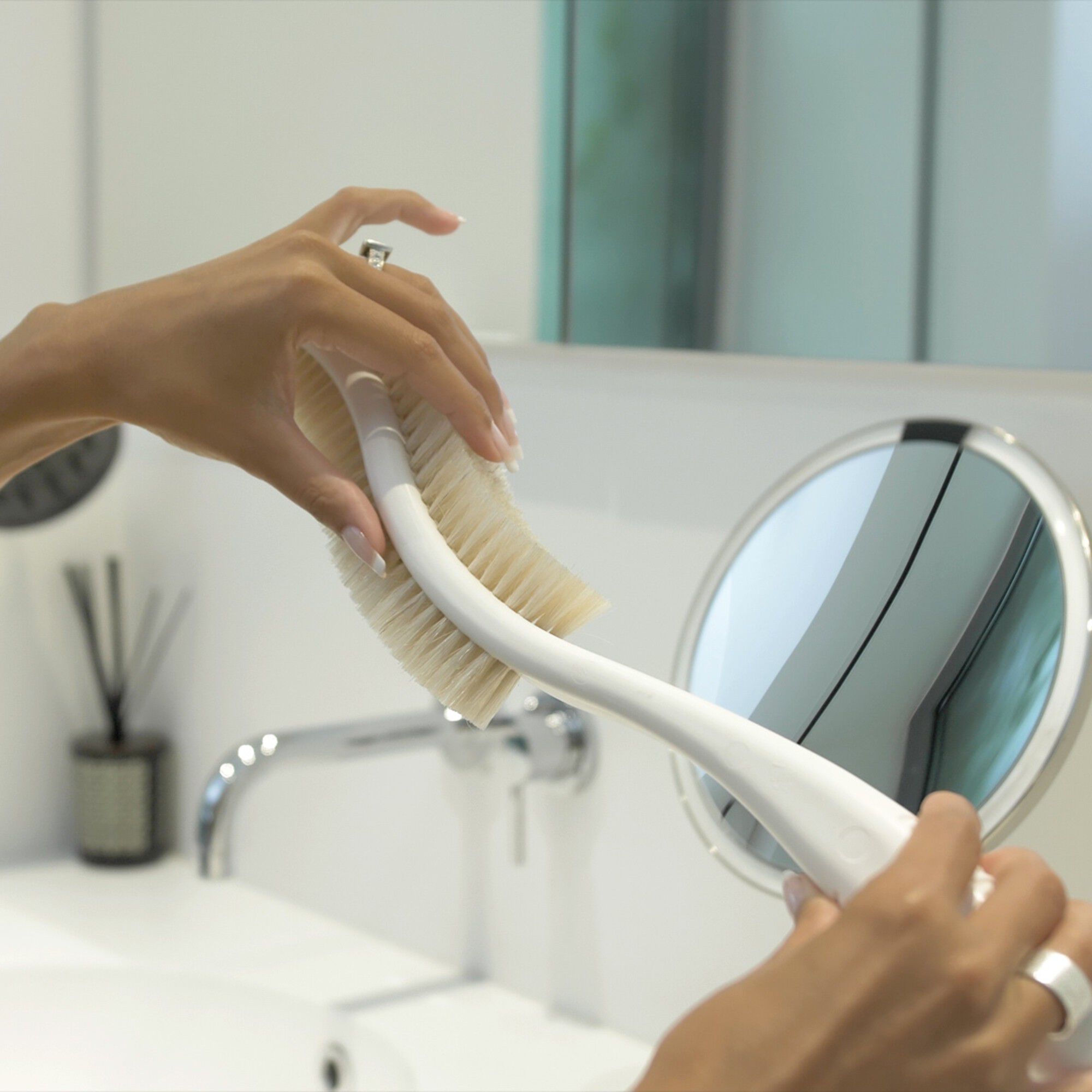 Brosse ergonomique spéciale dos