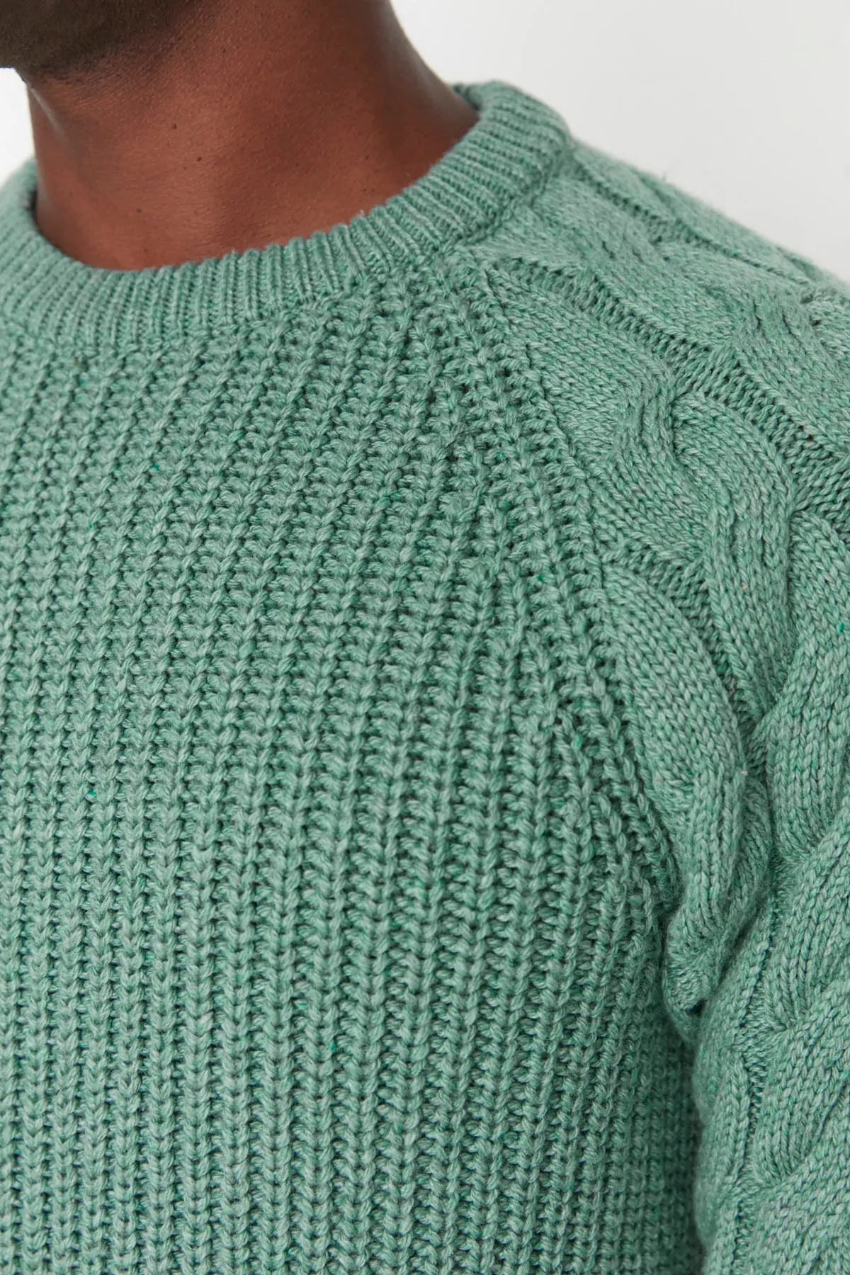 Trendyol Collection  Mintfarbener, regulärer Strickpullover mit Rundhalsausschnitt und detailliertem Haarstrickmuster TMNAW22KZ2059