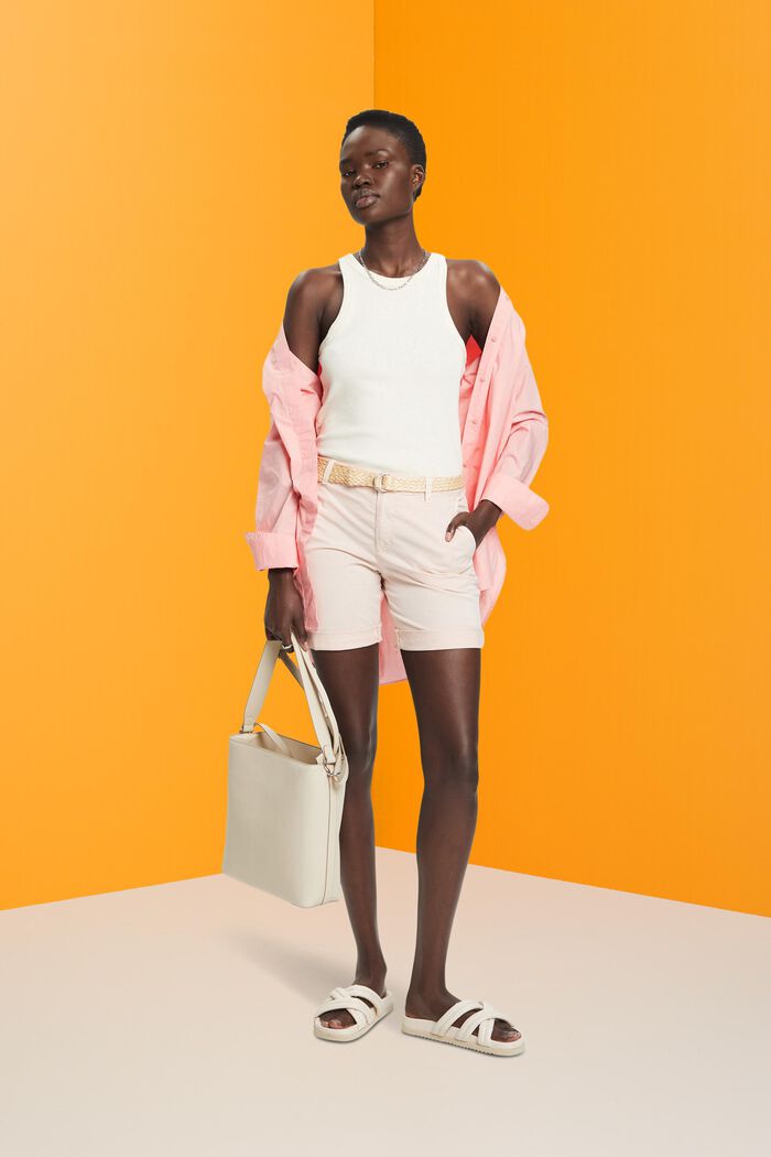 Shorts mit Raffia-Flechtgürtel