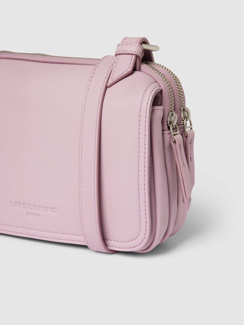 Crossbody Bag aus Leder in flieder