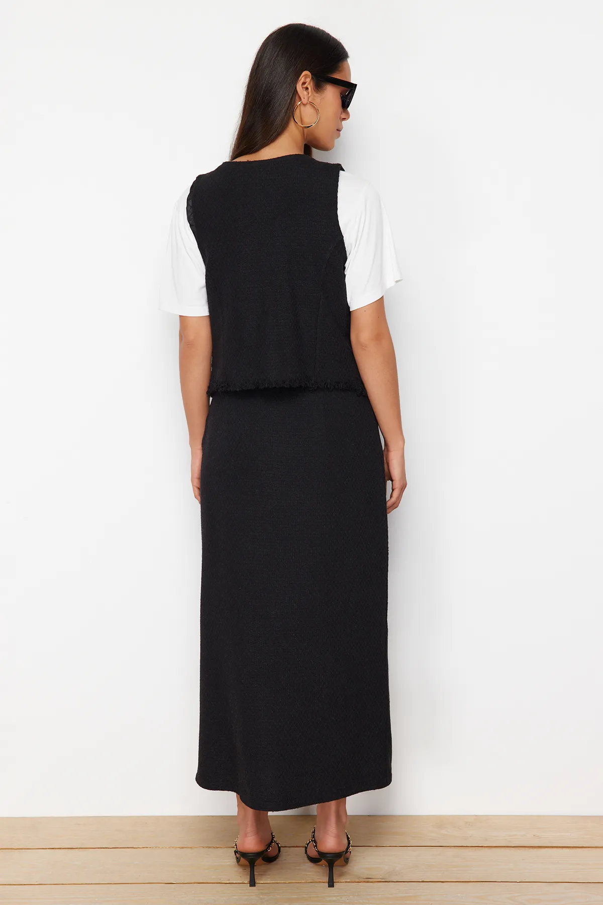 Trendyol Modest  Schwarzes Tweed-Westenrock-Set mit gewebtem Unterteil und Oberteil TCTSS24US00013