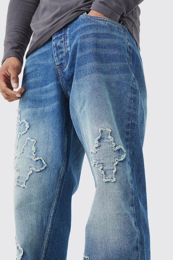 Lockere Jeans mit rohem Saum und Kreuz-Applikation