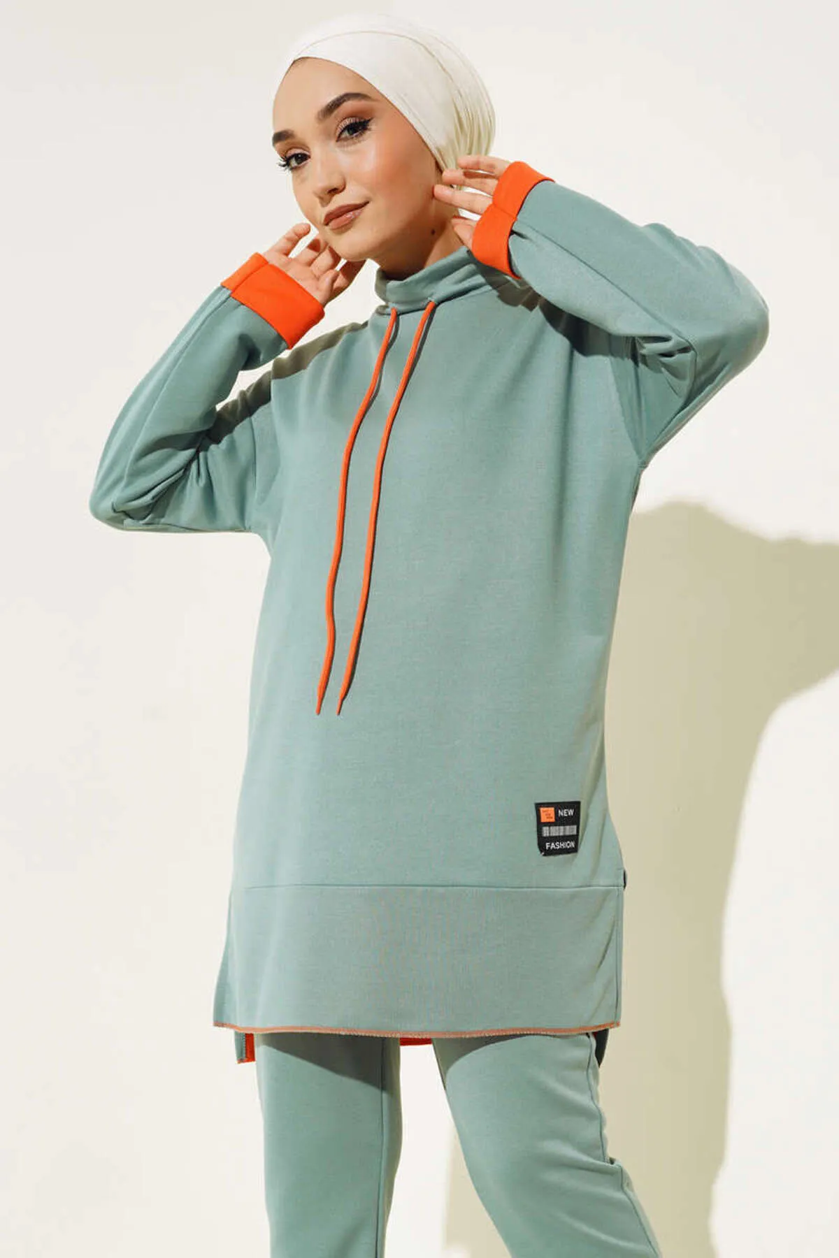 VOLT CLOTHİNG  Damen-Doppelanzug mit Barcode-Emblem