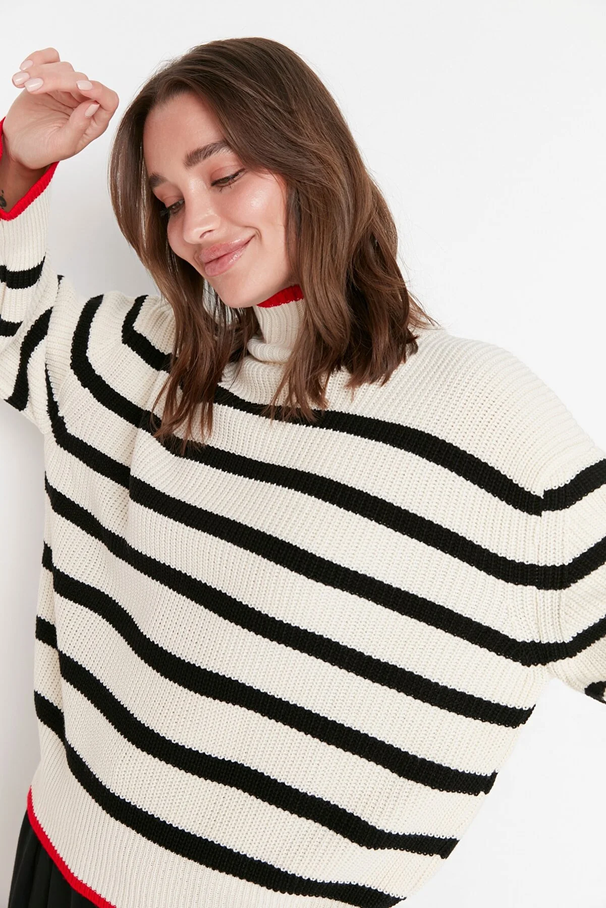 Trendyol Collection  Gestreifter Strickpullover mit breitem Muster in Ecru TWOAW23KZ01446