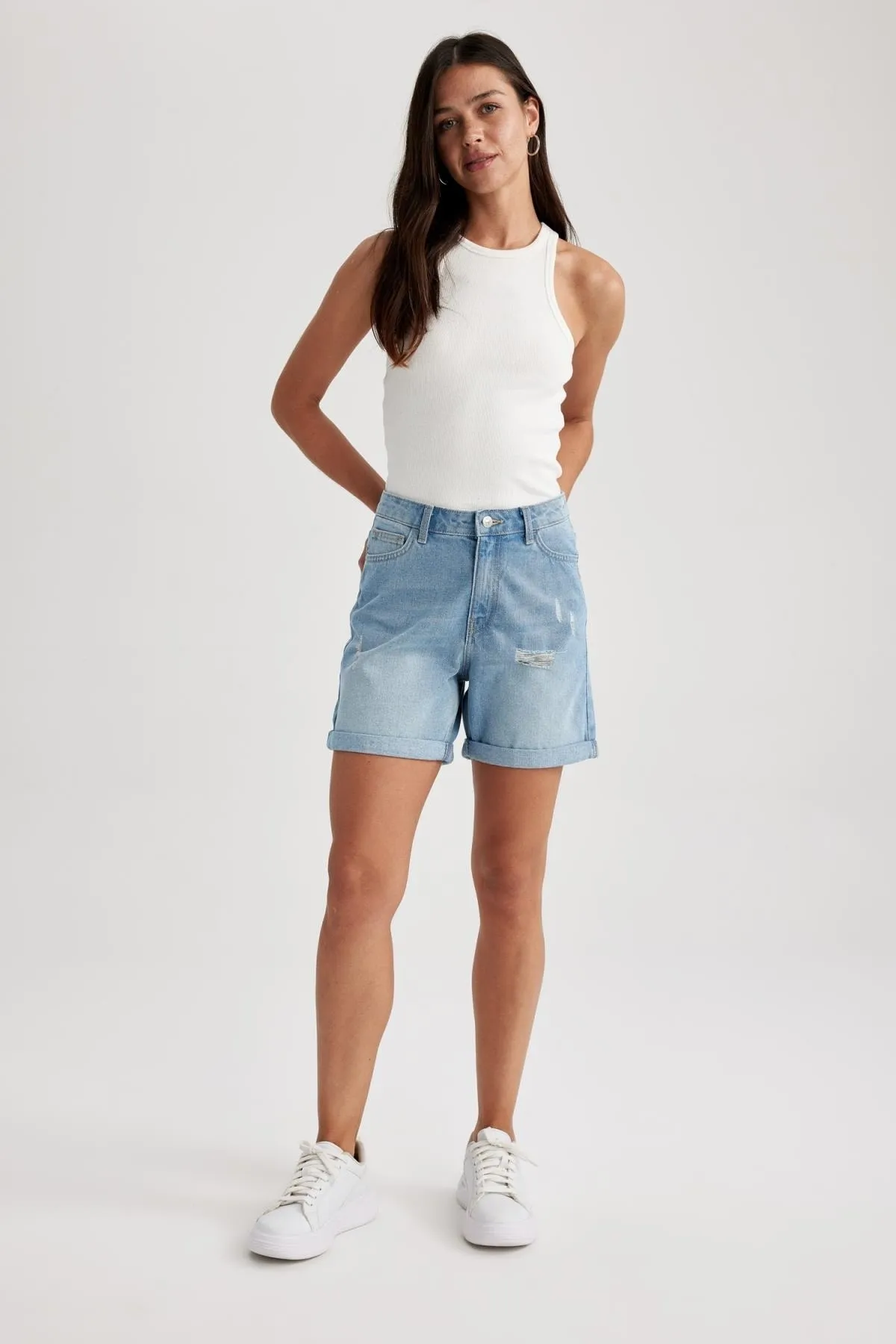 DeFacto  Boyfriend-Jeansshorts mit normaler Taille und umgeschlagenem Bein A2690ax23sm