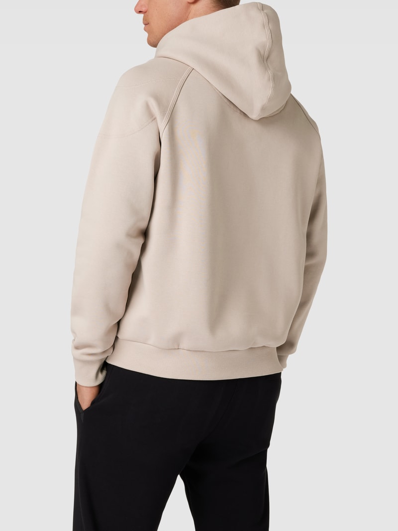 Hoodie mit Label-Patch in haselnuss braun