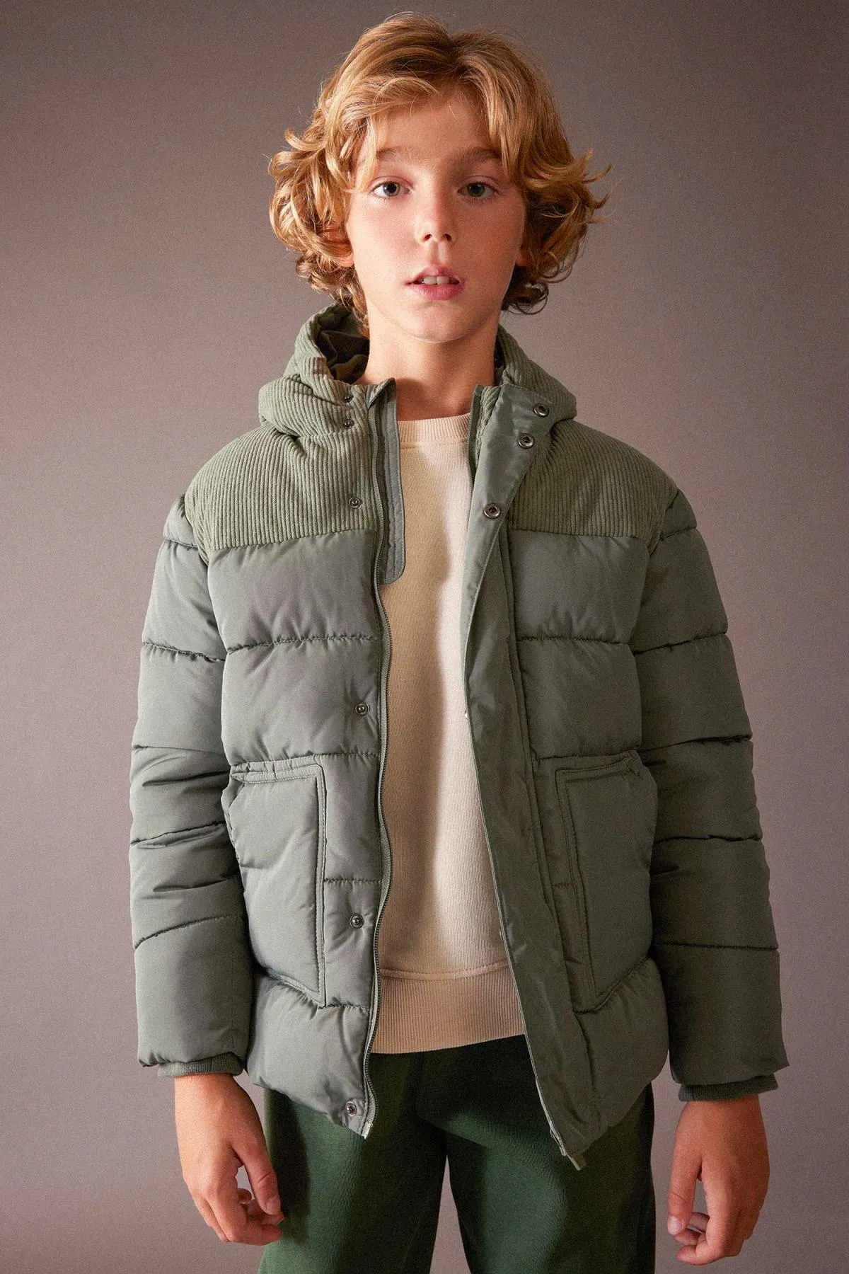 DeFacto  Wasserabweisende Pufferjacke mit Kapuze für Jungen A2270a823wn