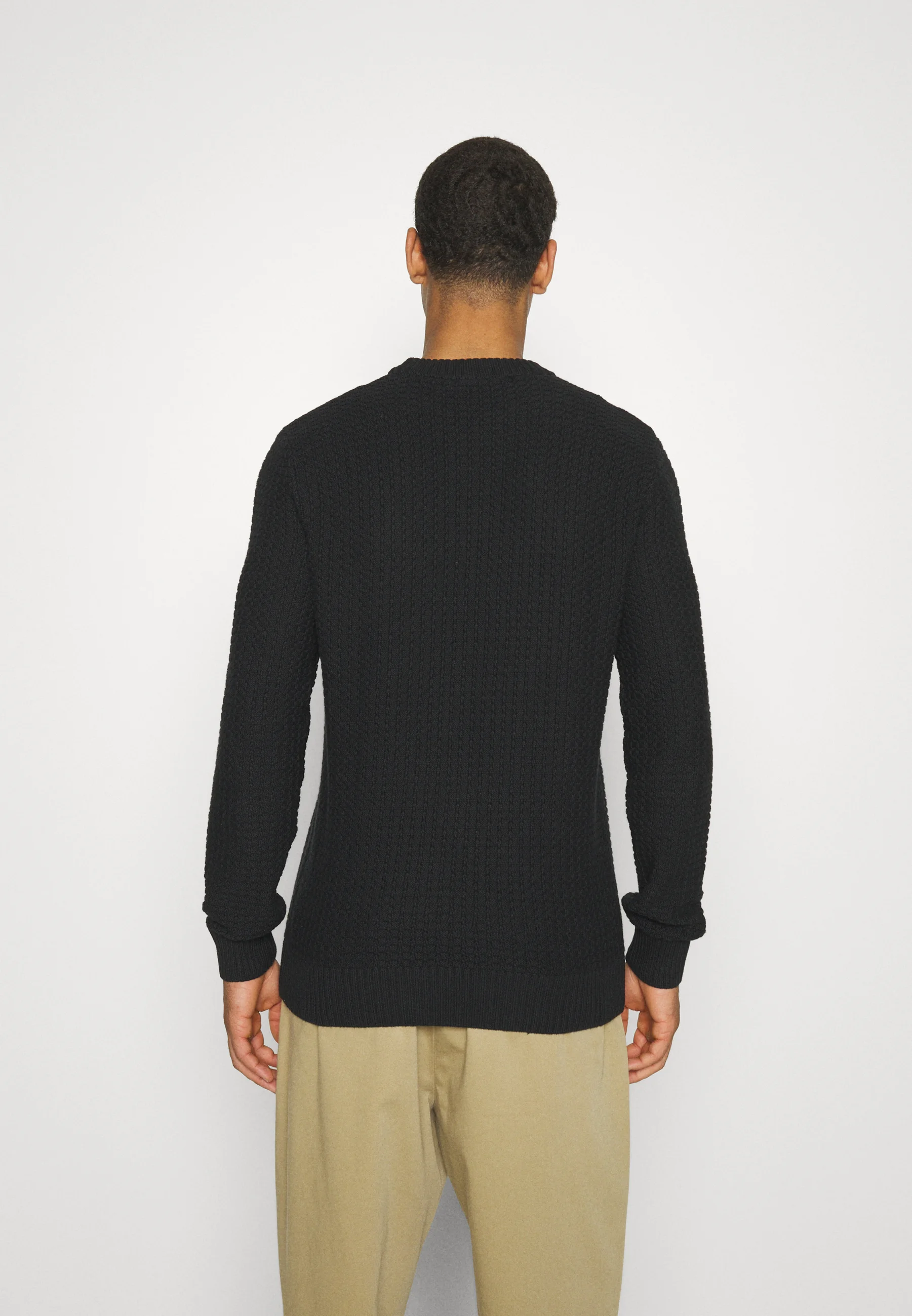 Suéter de cuello redondo con estructura SLHTHIM de Selected Homme