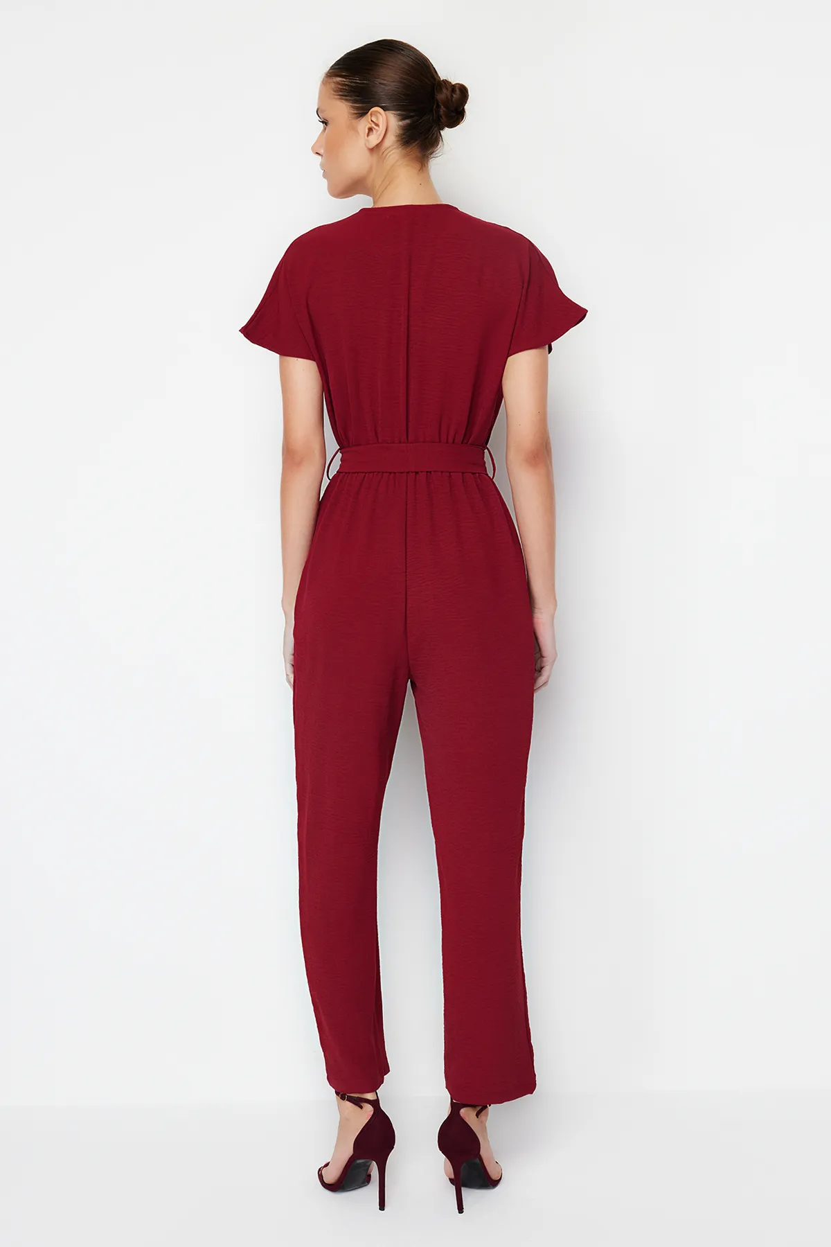 Trendyol Collection  Weinroter Maxi-Weboverall mit Schnürung und detailliertem zweireihigem Kragen TWOSS21TU0112