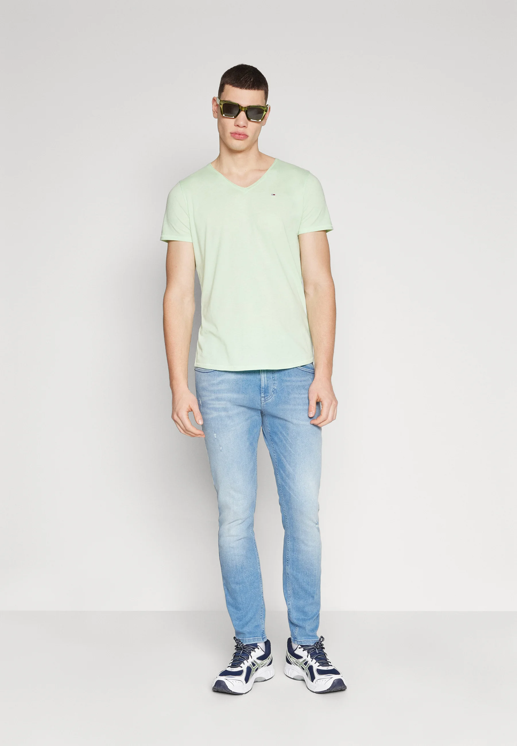 Tommy Jeans AUSTIN SLIM TAPERED - Vaqueros de corte cónico