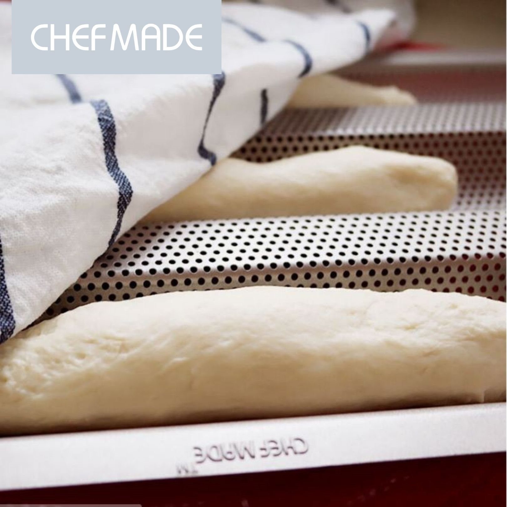 Chefmade Baguetteblech Backblech, Karbonstahl, (CHEFMADE, 4 Mulden Baguetteblech, 375x362x26mm, Champagnergold, antihaft- & silikonbeschichtet, Baguetteform, Ciabatta Backform, Backblech, Brötchenblech, perforiert, Karbonstahl, 1-St., Premium), Brotb