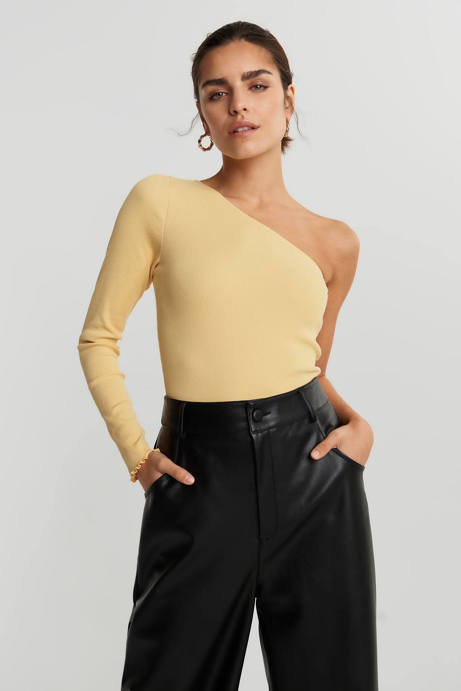 Janni one shoulder top