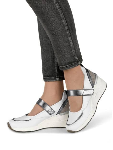 Klettslipper mit besonders hohem Keilabsatz